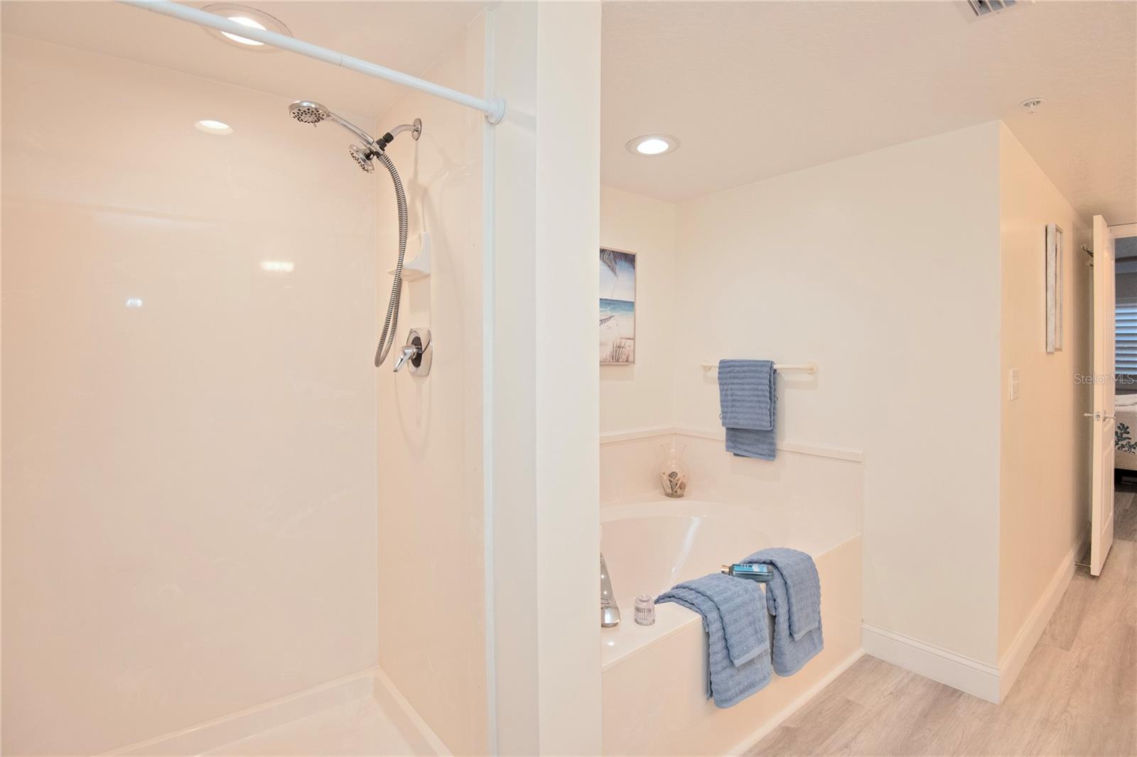 Image 28 of 65 For 4 Oceans West Boulevard 102c