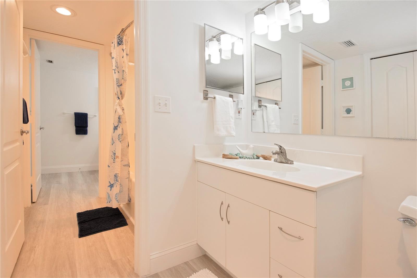 Image 34 of 65 For 4 Oceans West Boulevard 102c