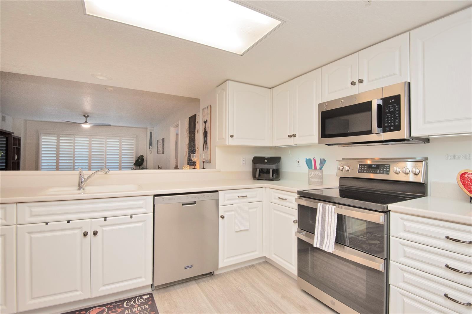 Image 4 of 65 For 4 Oceans West Boulevard 102c