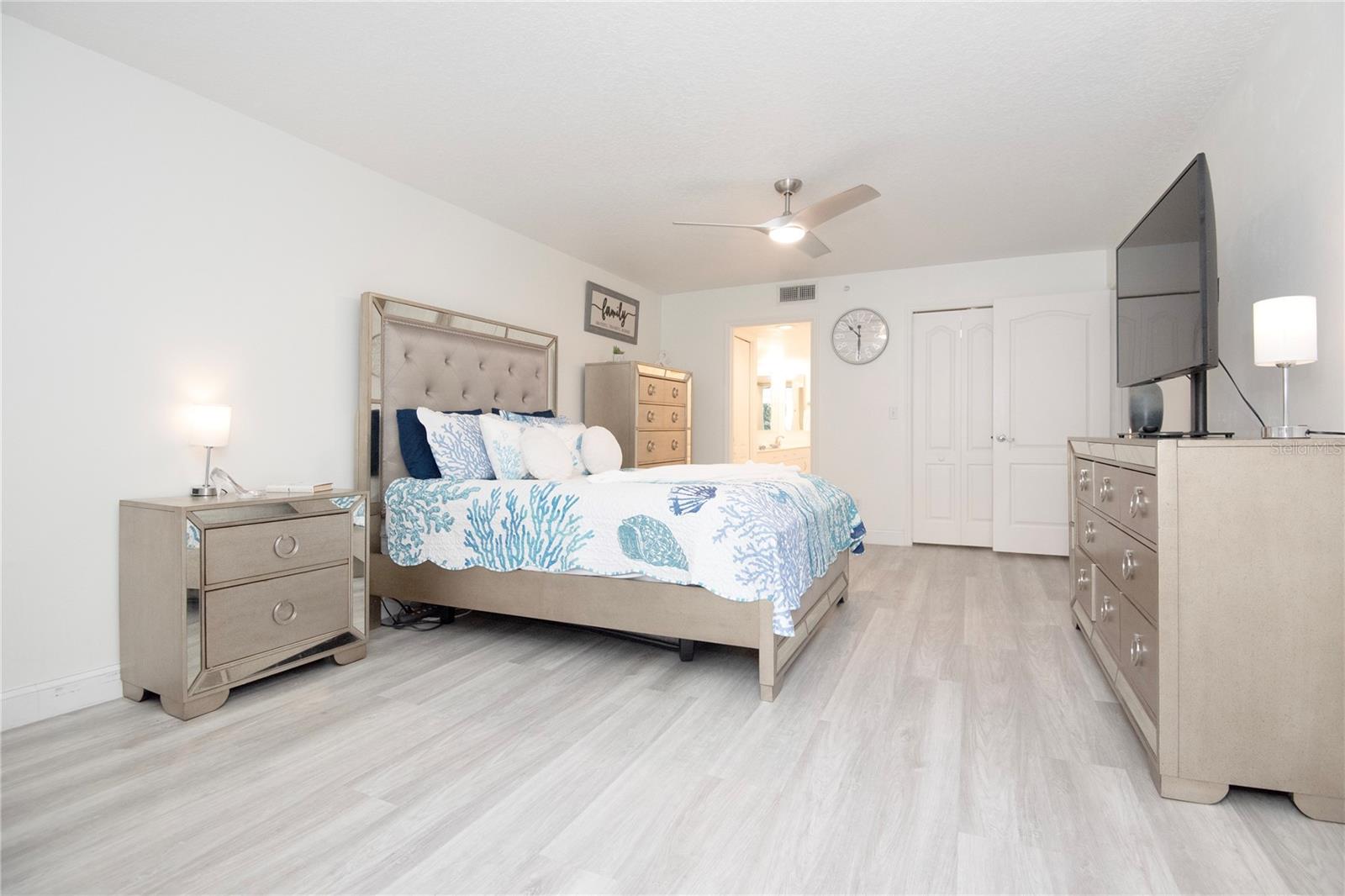 Image 5 of 65 For 4 Oceans West Boulevard 102c