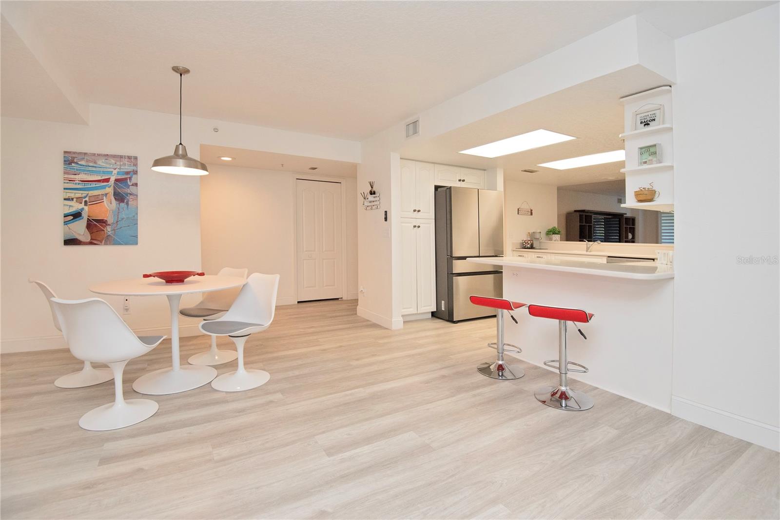 Image 9 of 65 For 4 Oceans West Boulevard 102c