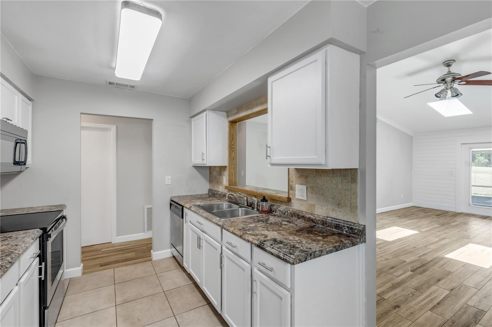 Image 13 of 50 For 240 Bob White Court 240