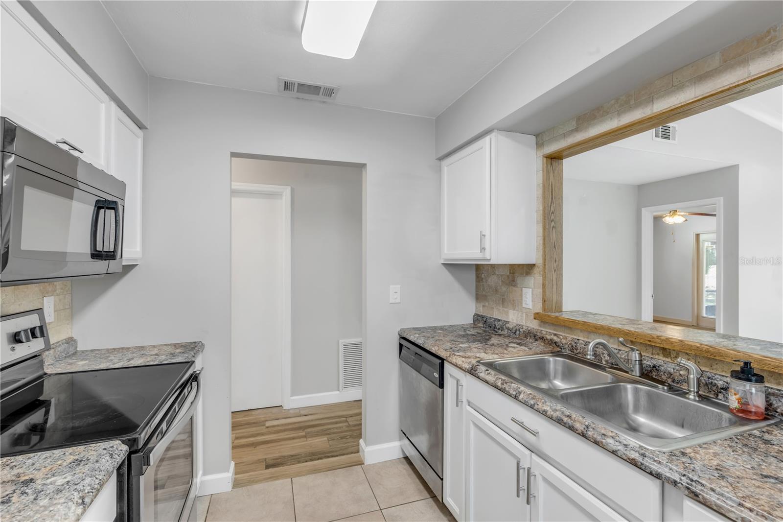 Image 14 of 50 For 240 Bob White Court 240