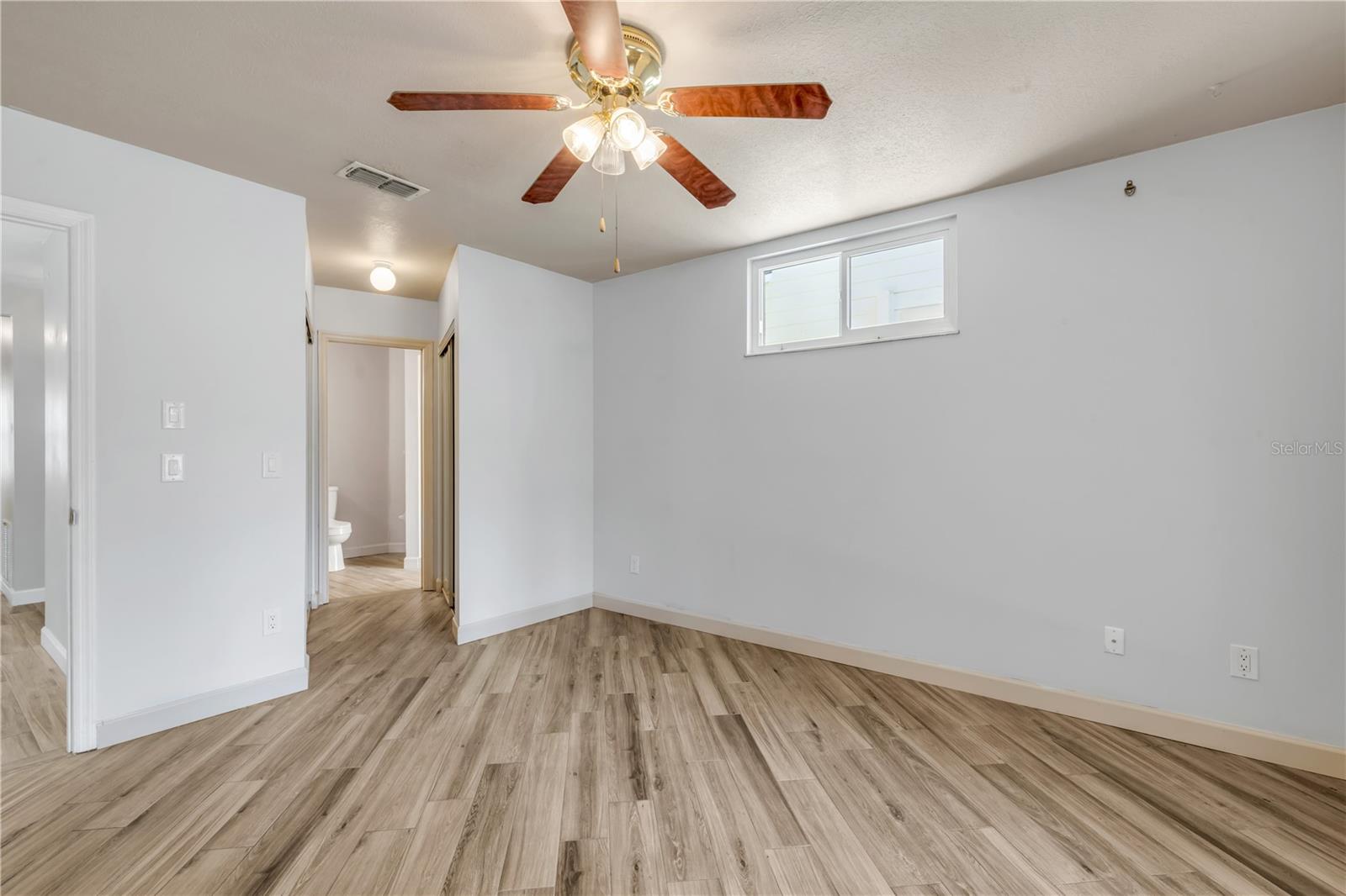 Image 20 of 50 For 240 Bob White Court 240