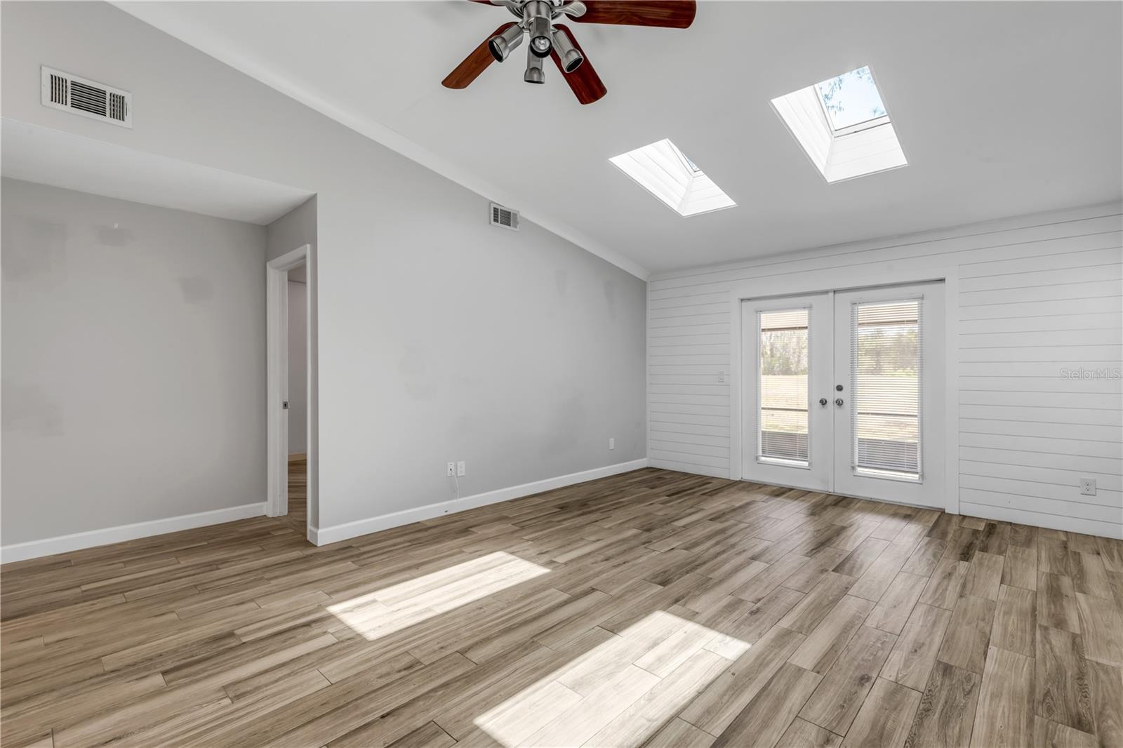 Image 7 of 50 For 240 Bob White Court 240