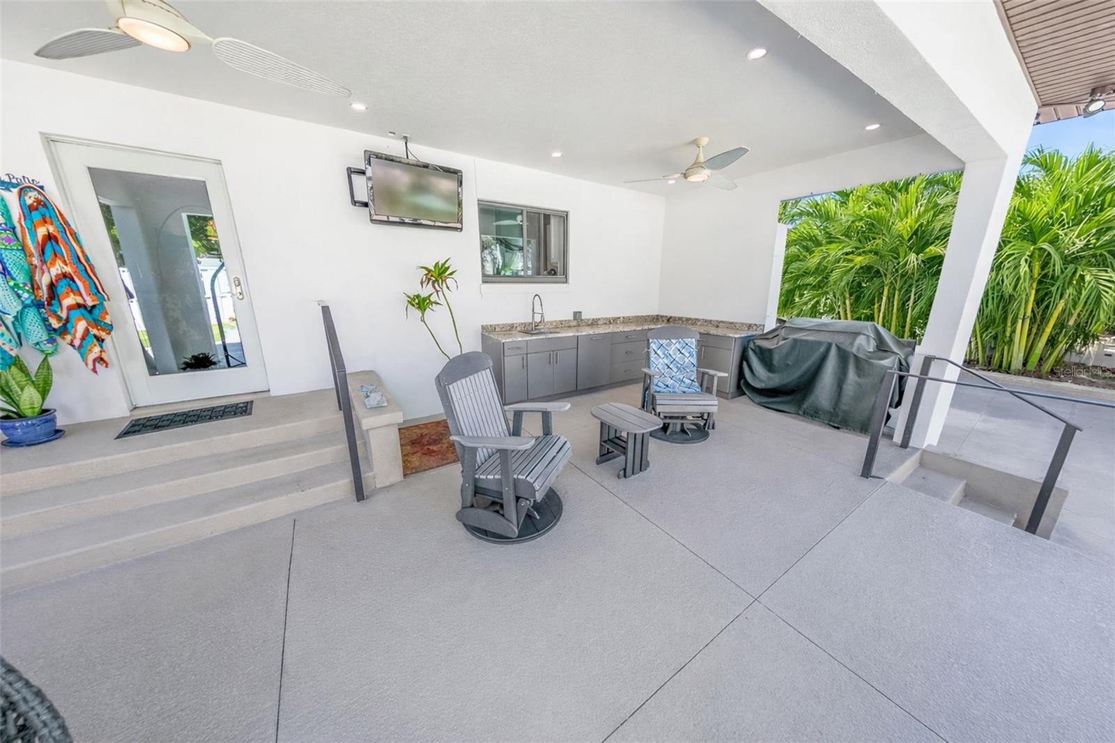 Image 15 of 46 For 2 Pleasant View Circle