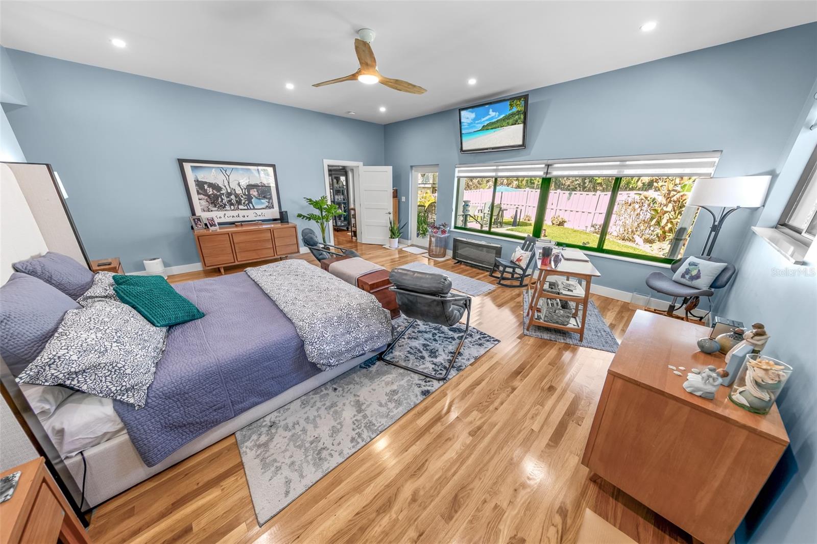 Image 20 of 46 For 2 Pleasant View Circle