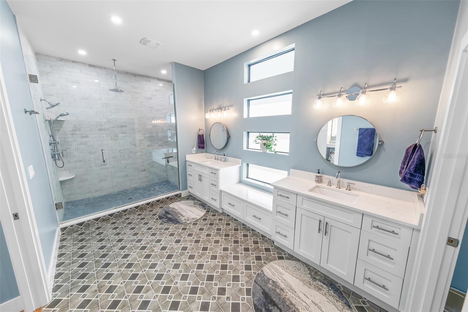 Image 25 of 46 For 2 Pleasant View Circle