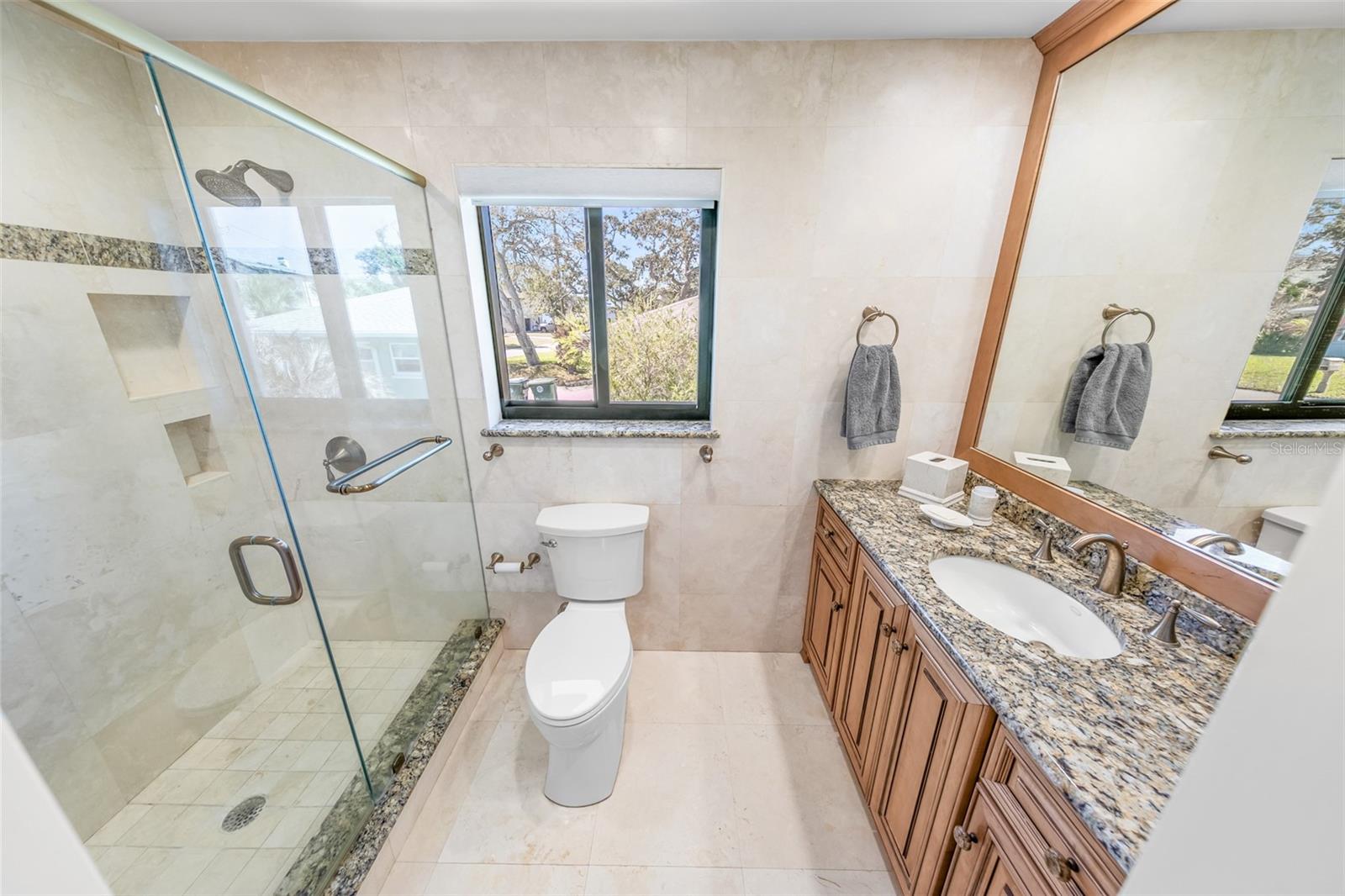 Image 37 of 46 For 2 Pleasant View Circle