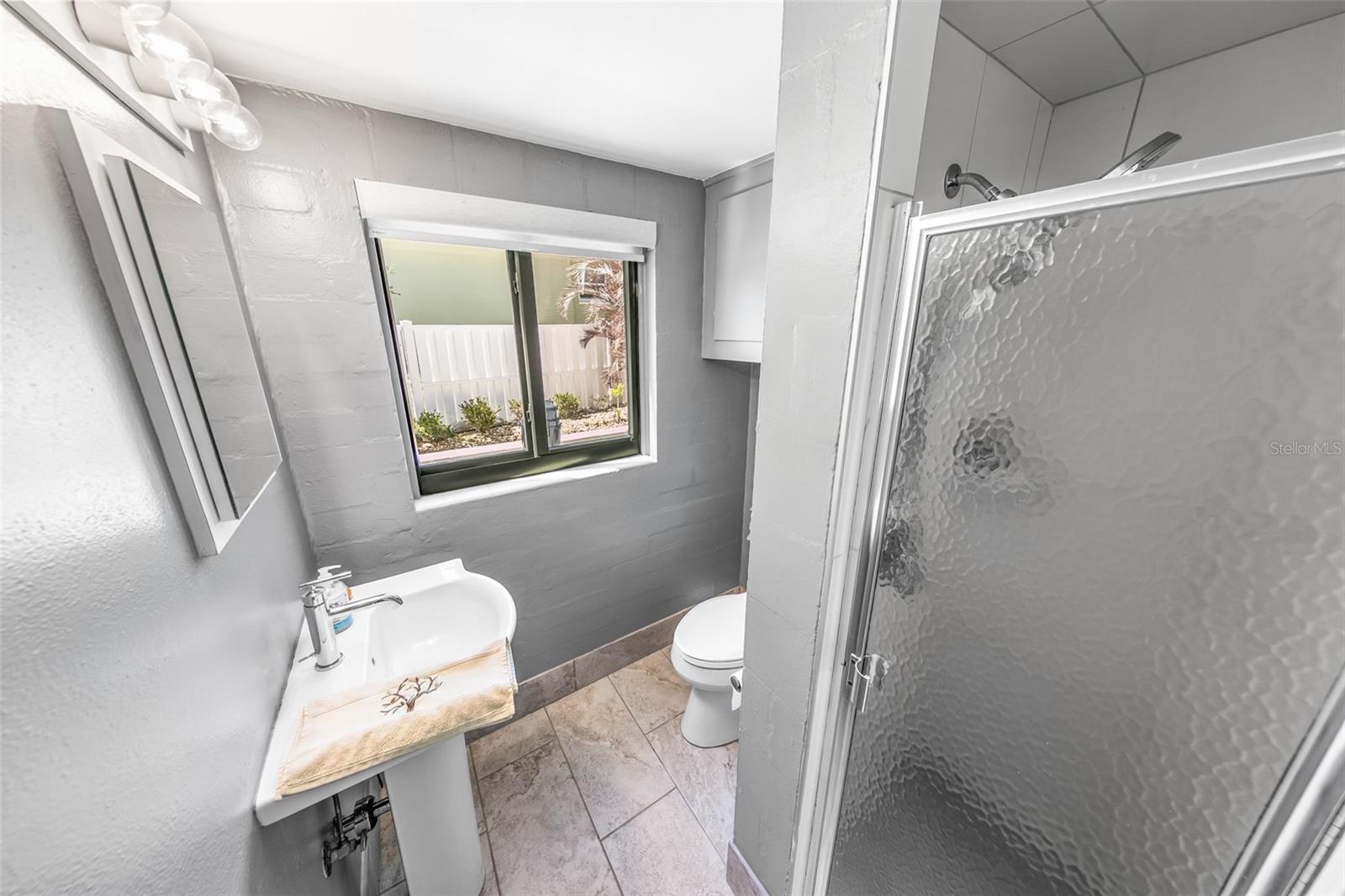 Image 42 of 46 For 2 Pleasant View Circle