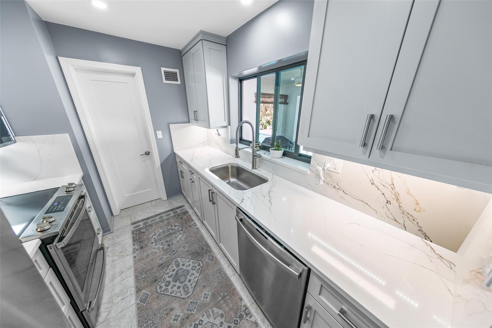 Image 9 of 46 For 2 Pleasant View Circle