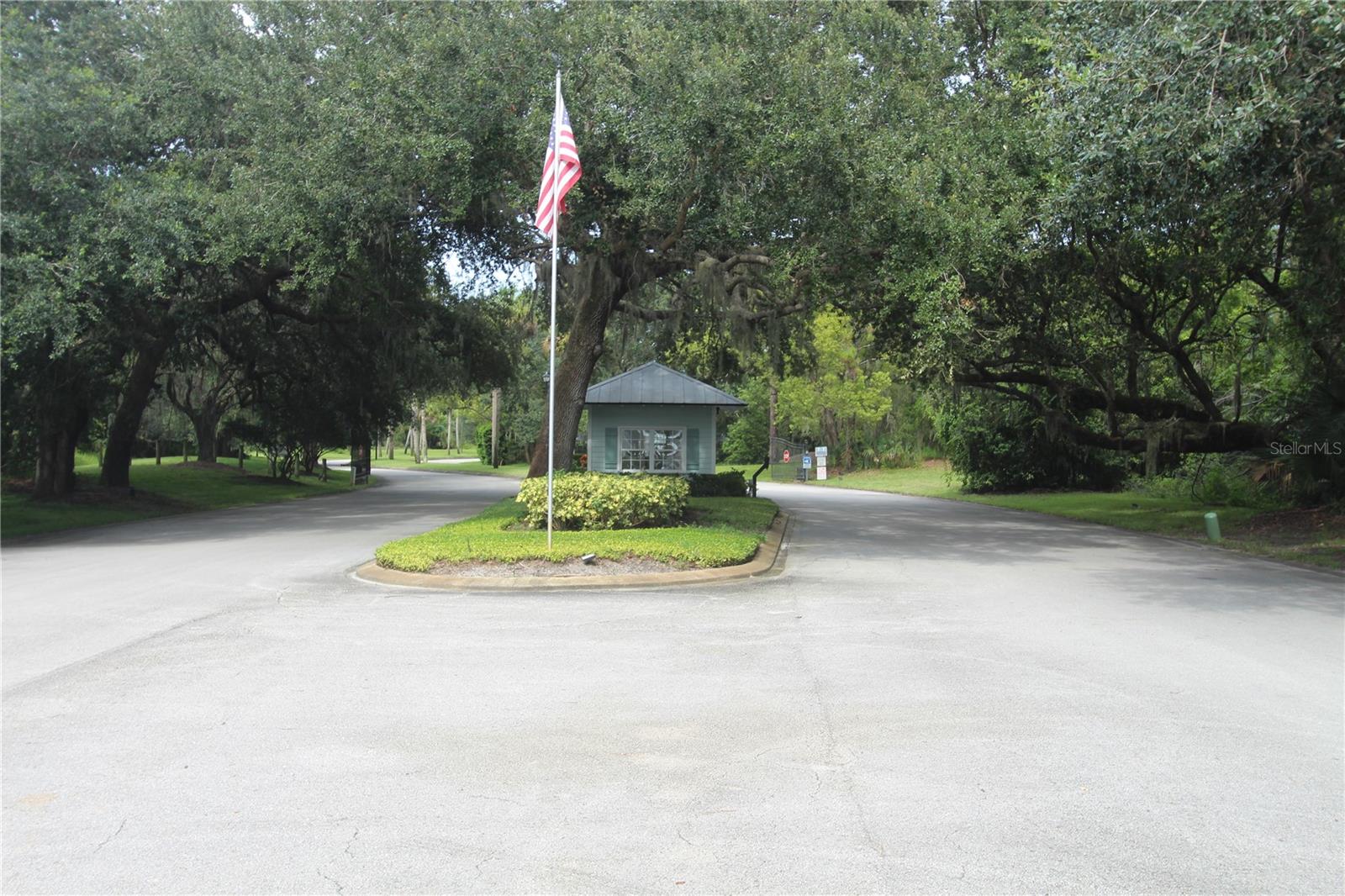 Image 32 of 50 For 317 Water Landing Drive