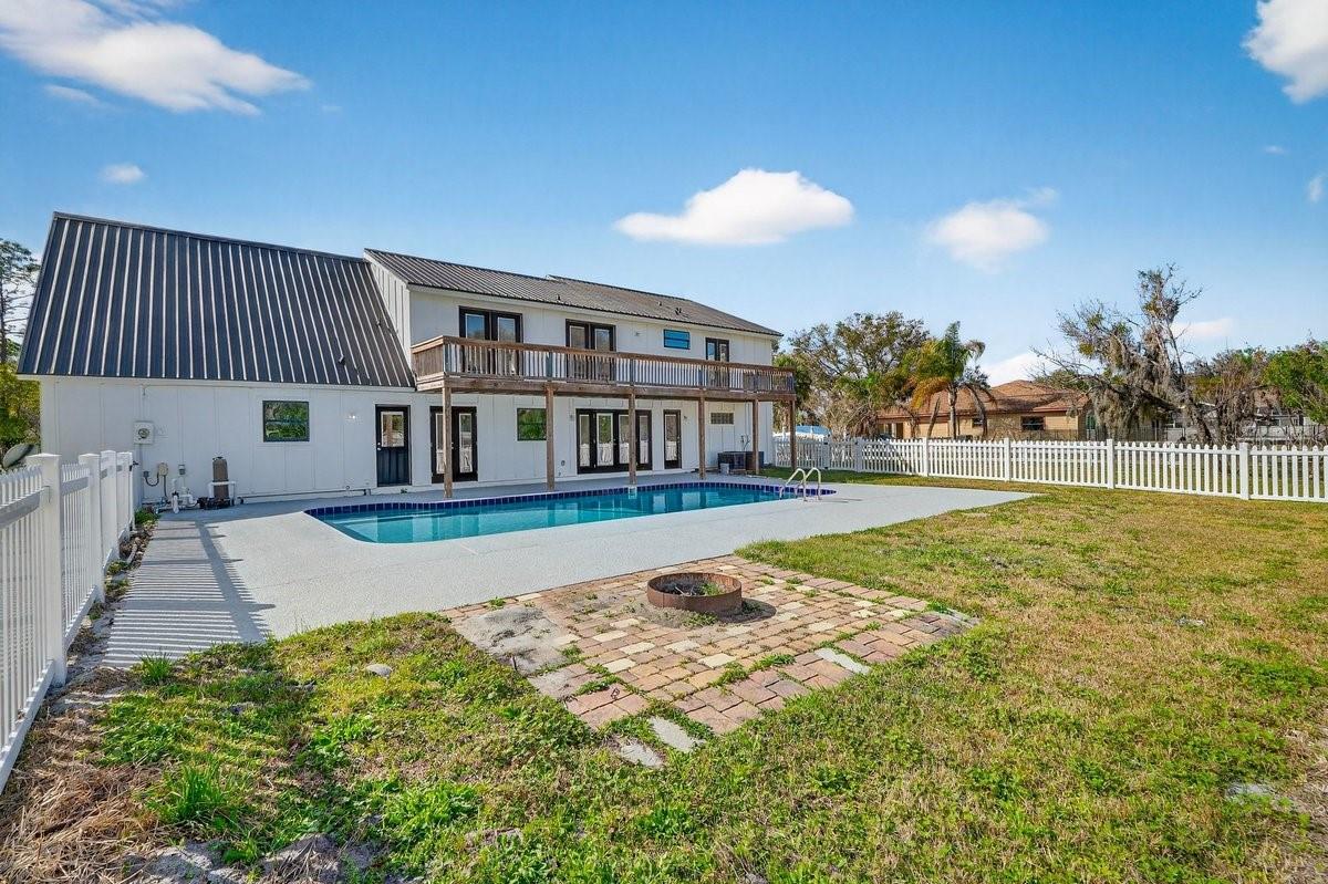 Image 11 of 70 For 425 Country Circle Drive E