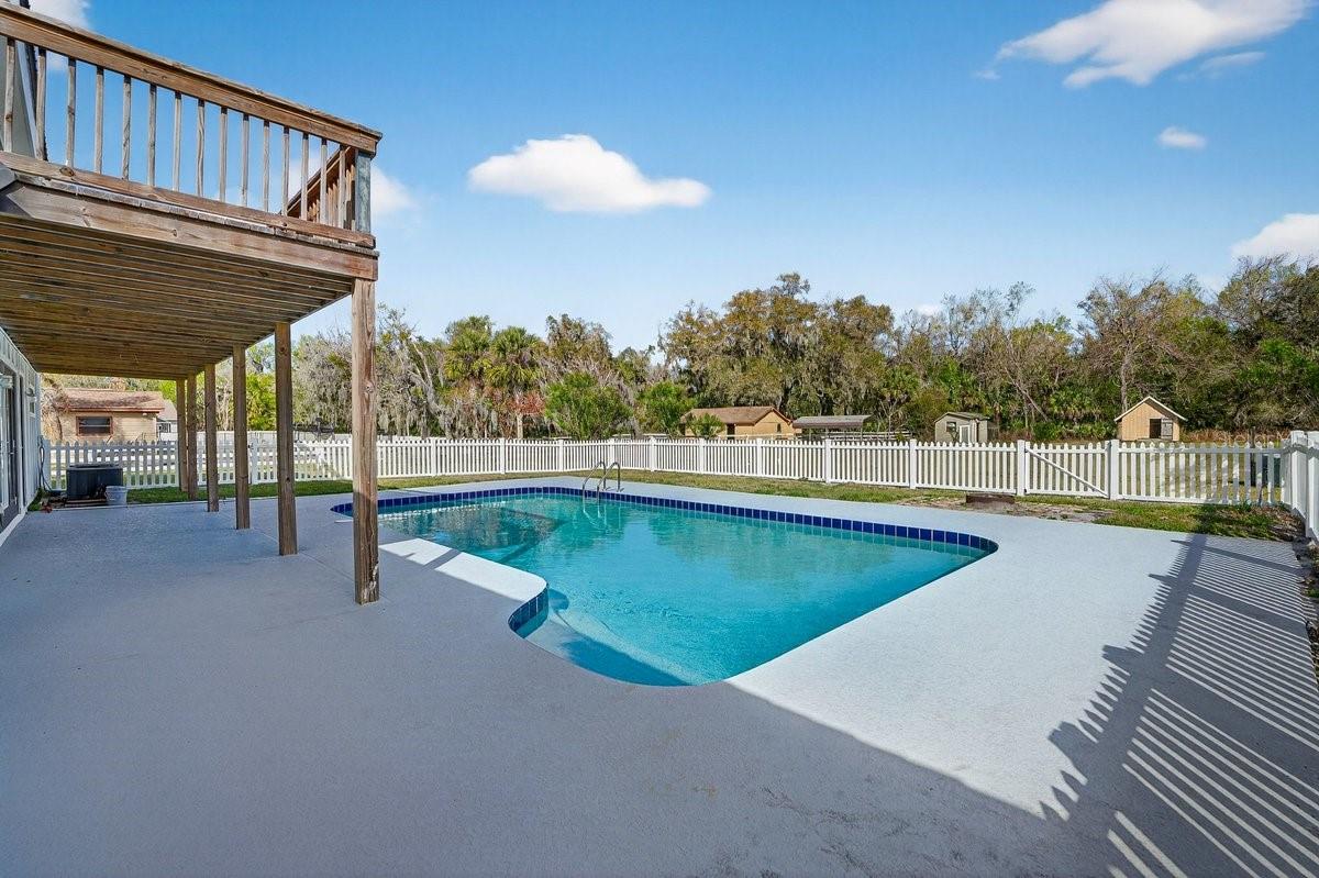 Image 15 of 70 For 425 Country Circle Drive E