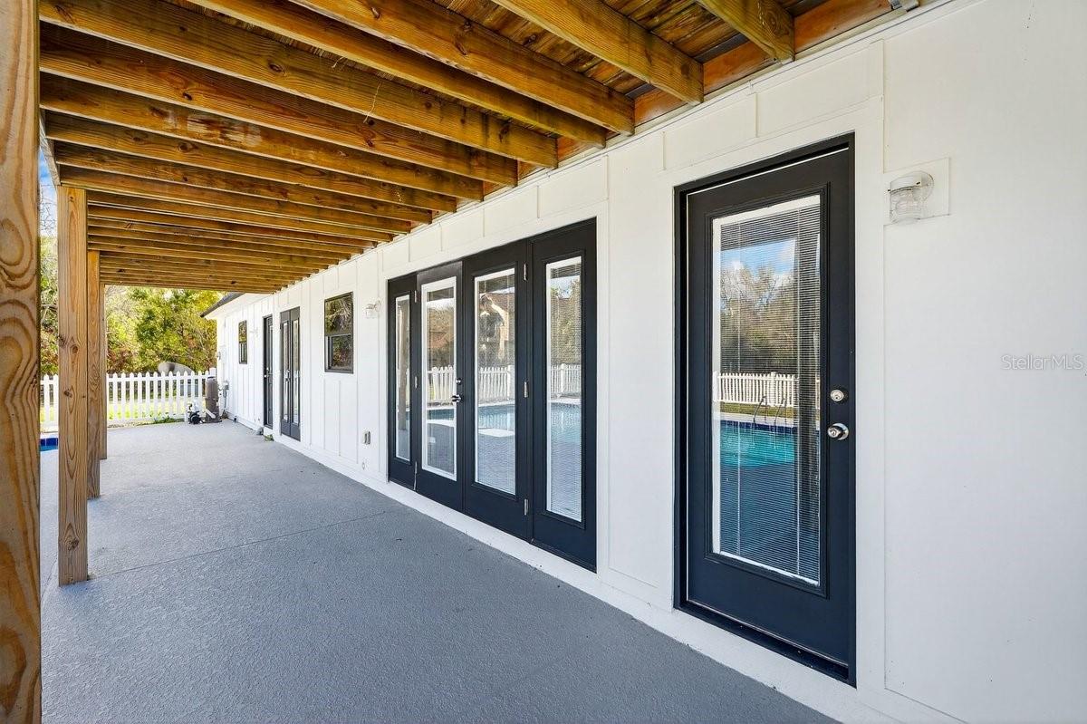 Image 16 of 70 For 425 Country Circle Drive E