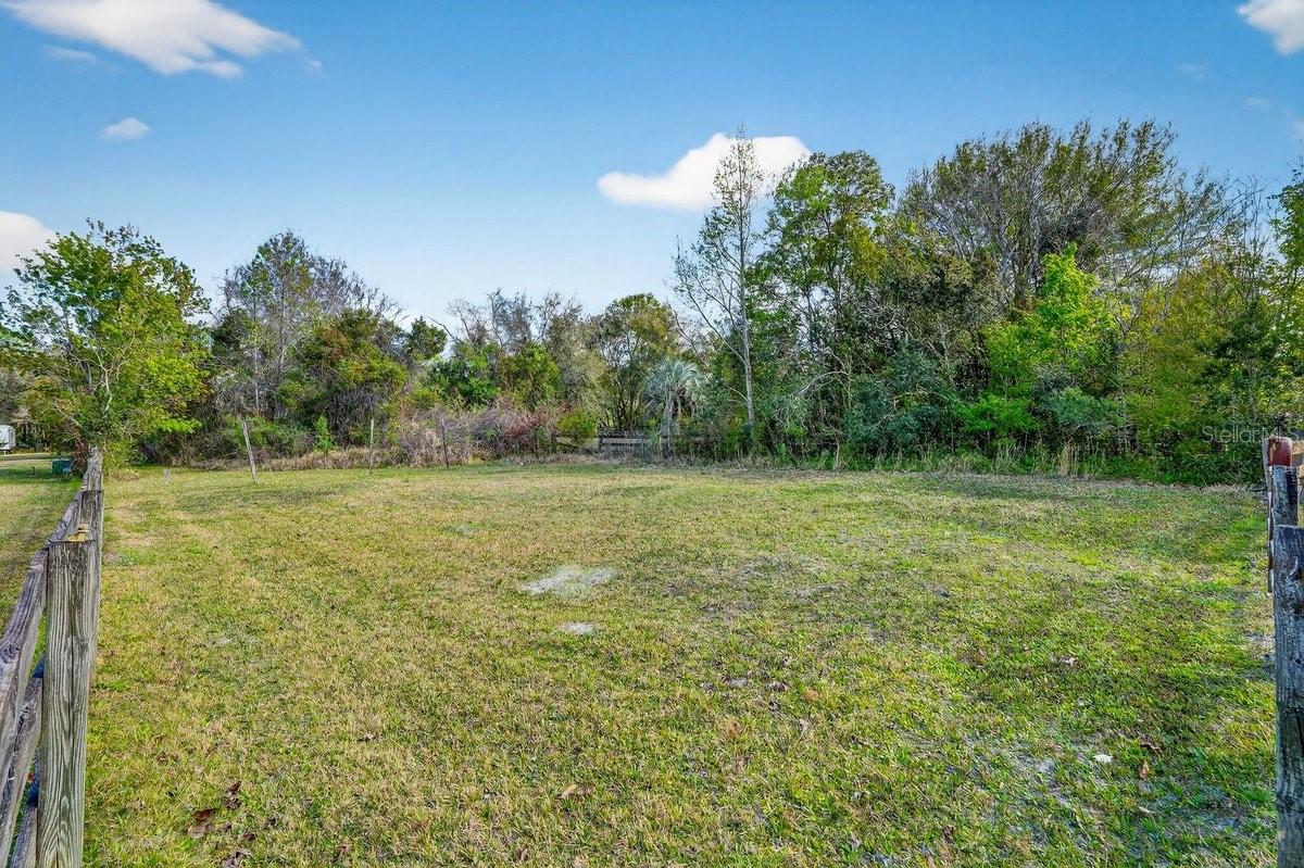 Image 18 of 70 For 425 Country Circle Drive E