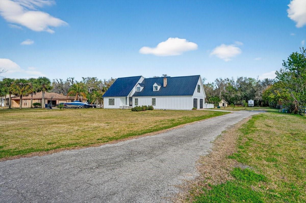 Image 2 of 70 For 425 Country Circle Drive E