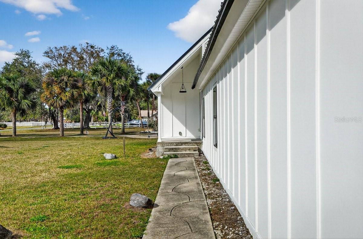 Image 20 of 70 For 425 Country Circle Drive E