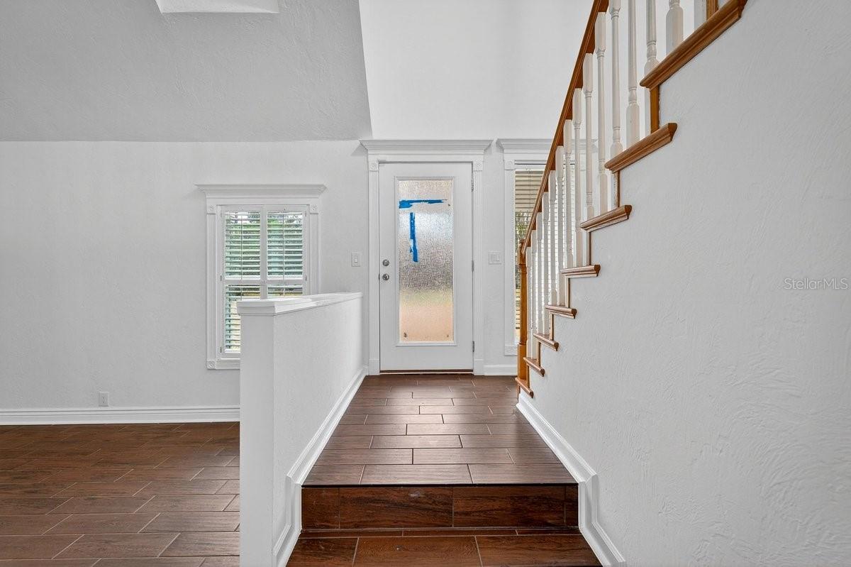 Image 21 of 70 For 425 Country Circle Drive E