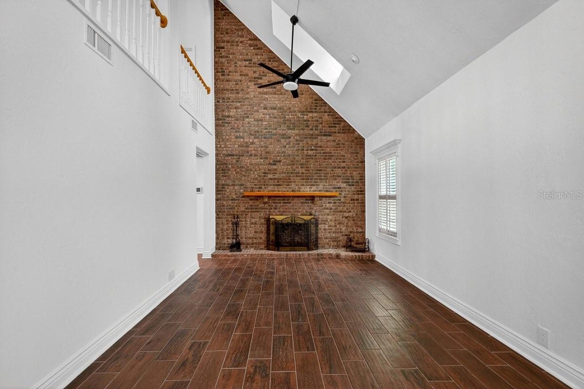 Image 24 of 70 For 425 Country Circle Drive E