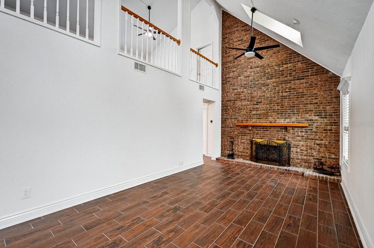 Image 25 of 70 For 425 Country Circle Drive E