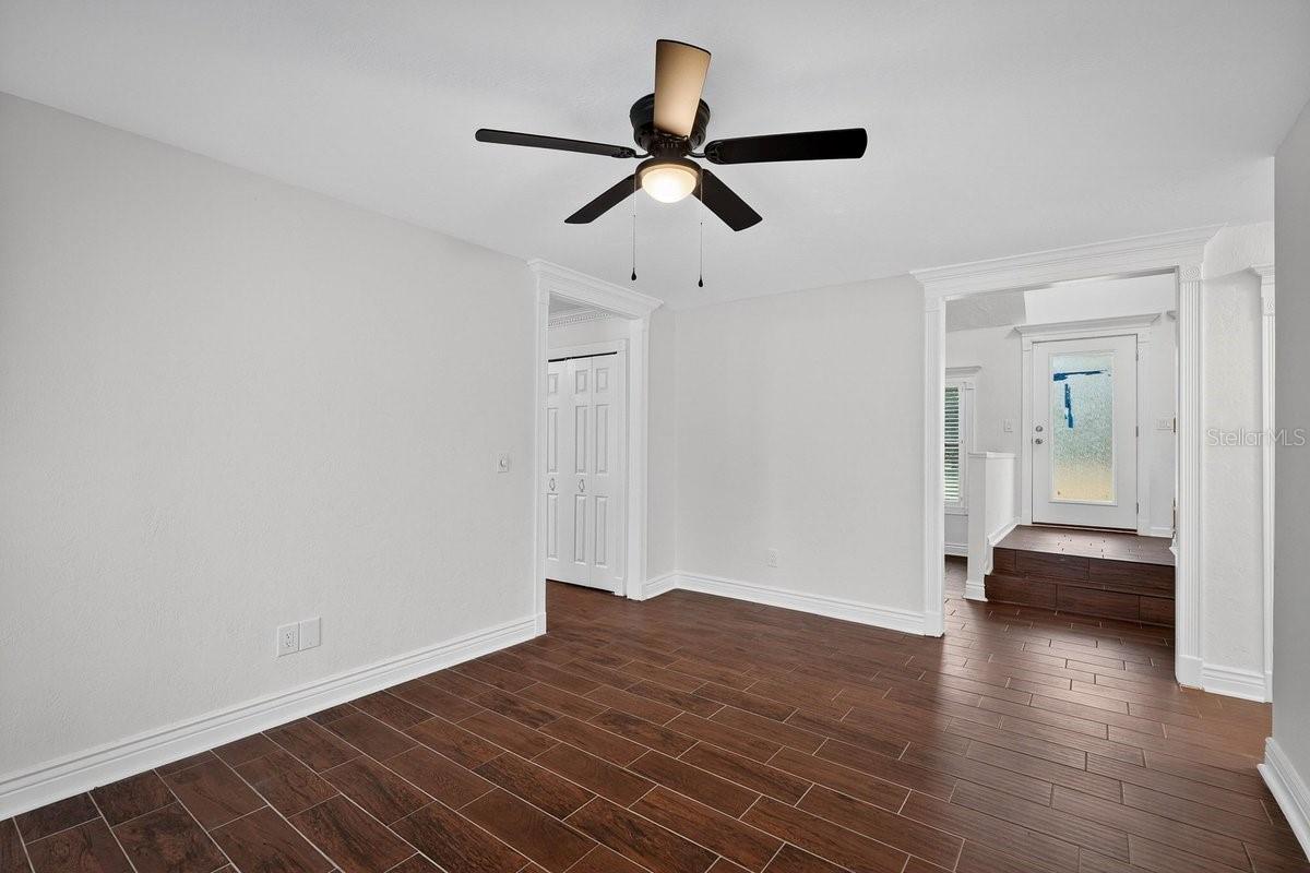 Image 29 of 70 For 425 Country Circle Drive E