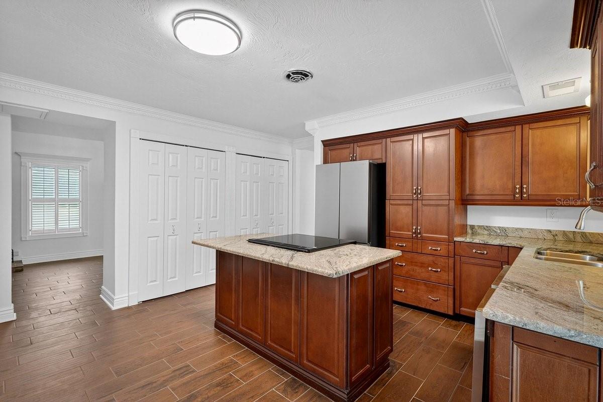 Image 31 of 70 For 425 Country Circle Drive E