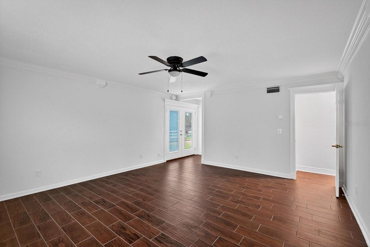 Image 36 of 70 For 425 Country Circle Drive E