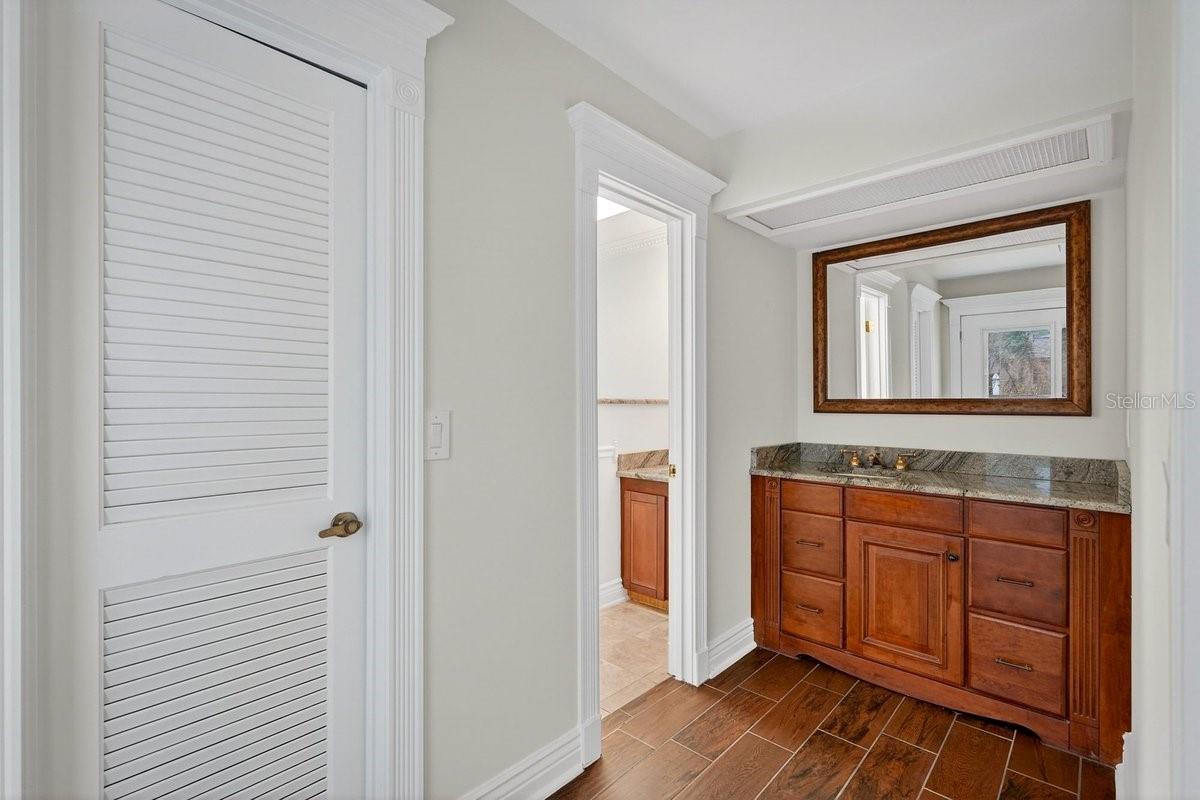 Image 38 of 70 For 425 Country Circle Drive E