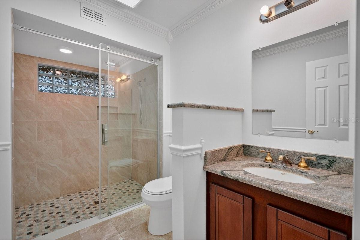 Image 39 of 70 For 425 Country Circle Drive E