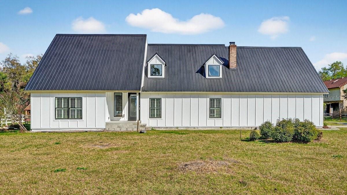 Image 4 of 70 For 425 Country Circle Drive E