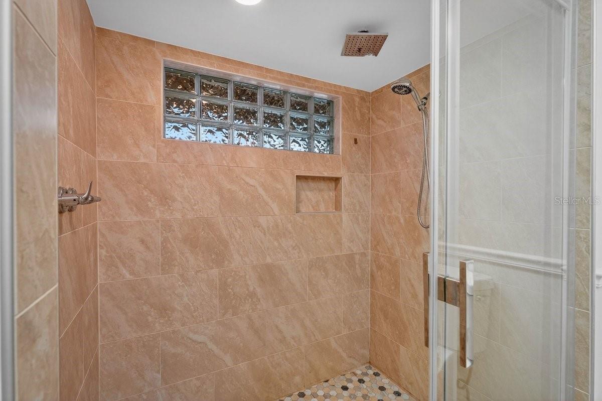 Image 40 of 70 For 425 Country Circle Drive E