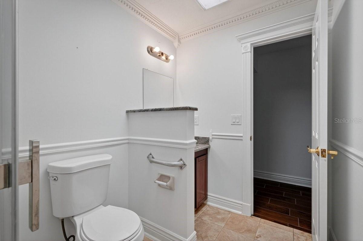 Image 41 of 70 For 425 Country Circle Drive E