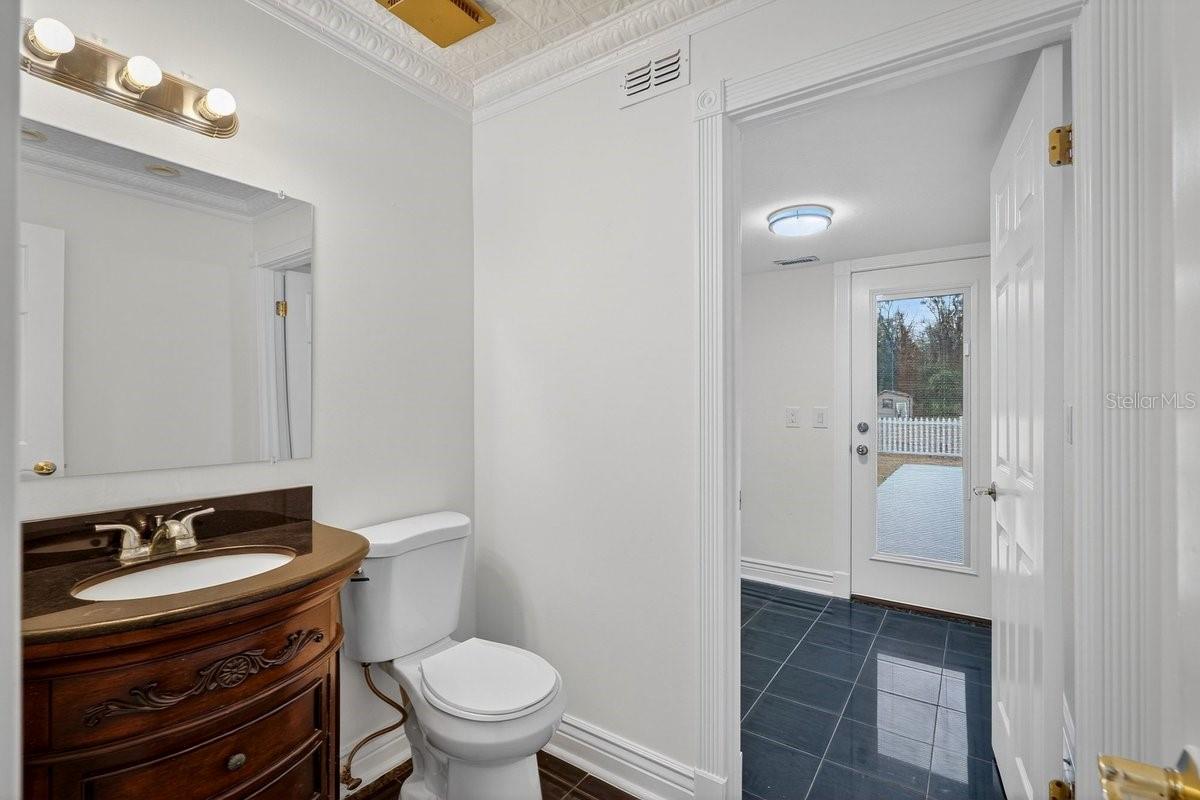 Image 42 of 70 For 425 Country Circle Drive E