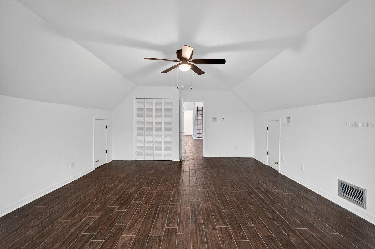 Image 57 of 70 For 425 Country Circle Drive E