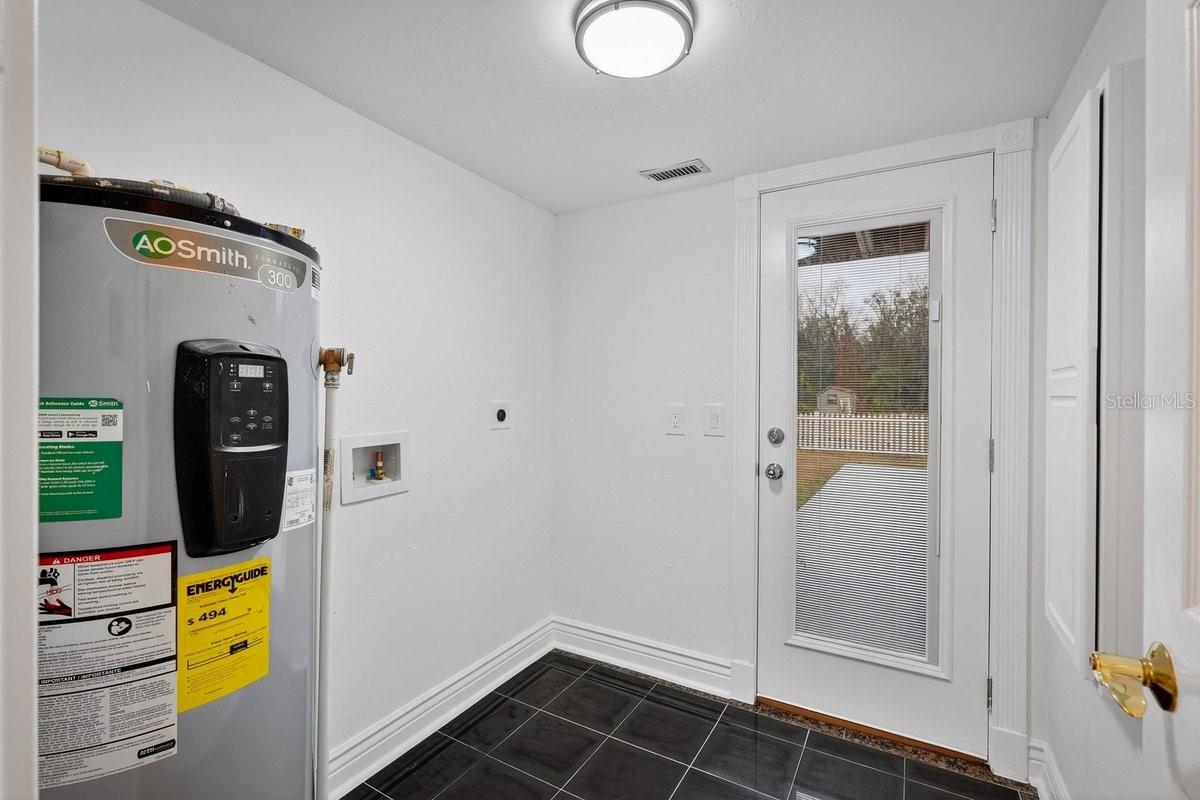 Image 60 of 70 For 425 Country Circle Drive E