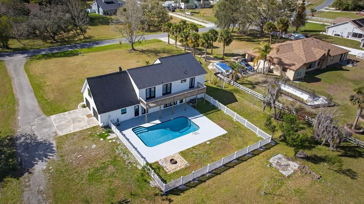 Image 7 of 70 For 425 Country Circle Drive E