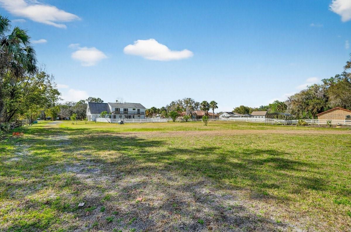 Image 8 of 70 For 425 Country Circle Drive E