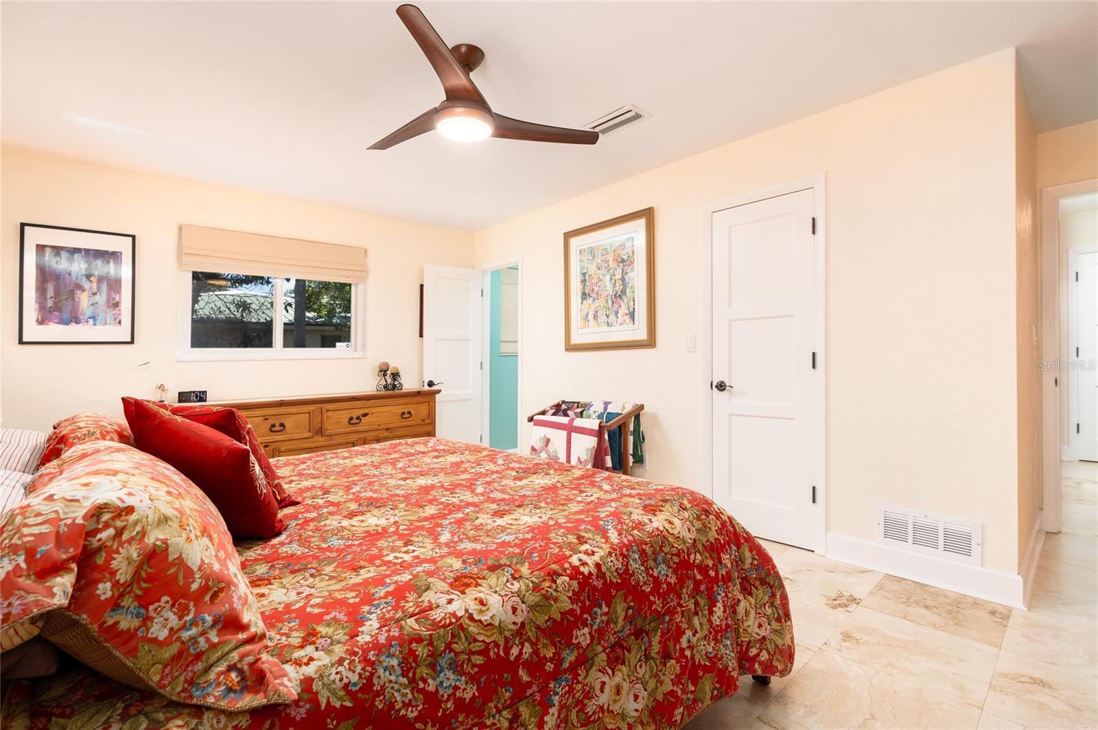 Image 16 of 44 For 1104 Riverside Drive