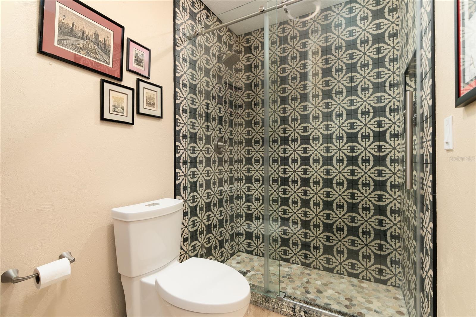 Image 21 of 44 For 1104 Riverside Drive