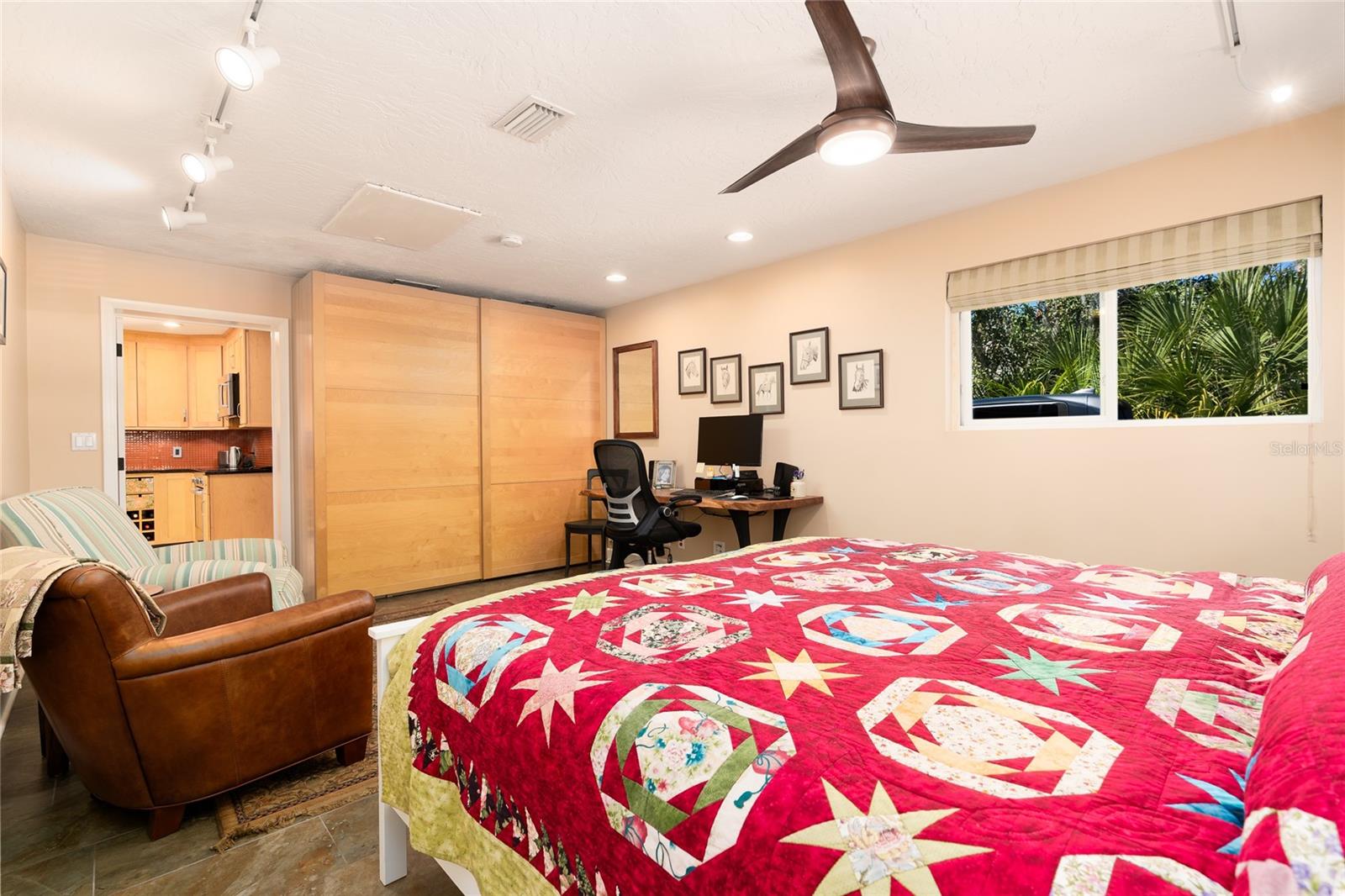 Image 24 of 44 For 1104 Riverside Drive