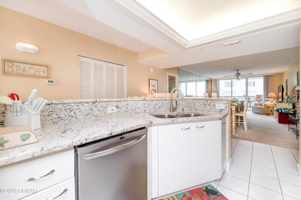 Image 10 of 38 For 4575 Atlantic Avenue 6502