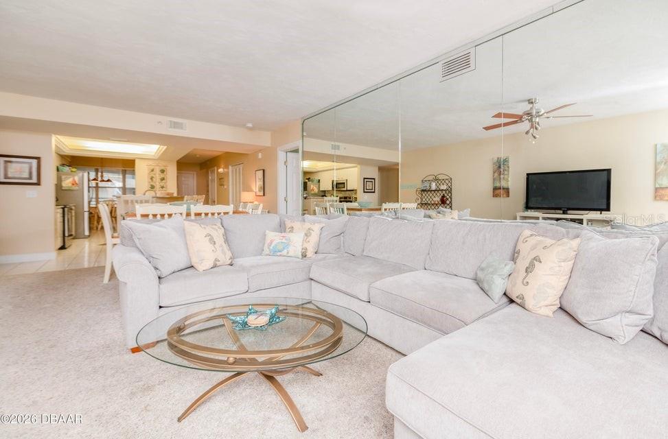 Image 6 of 38 For 4575 Atlantic Avenue 6502