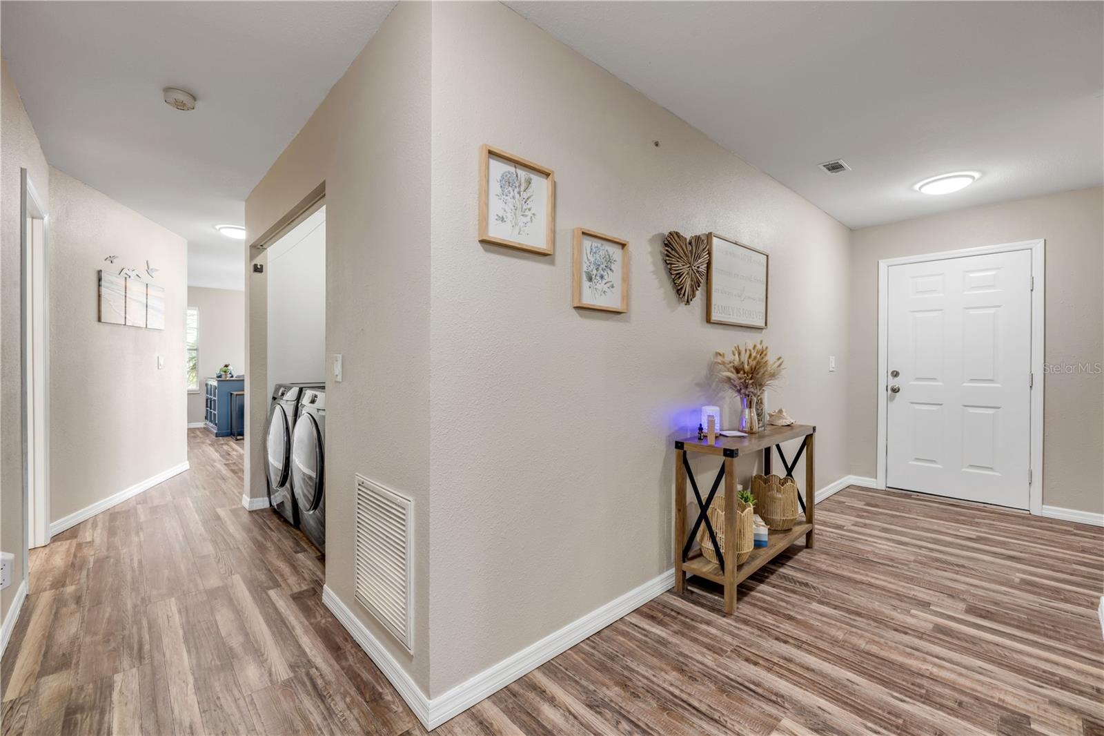 Image 14 of 50 For 2711 Pine Tree Drive