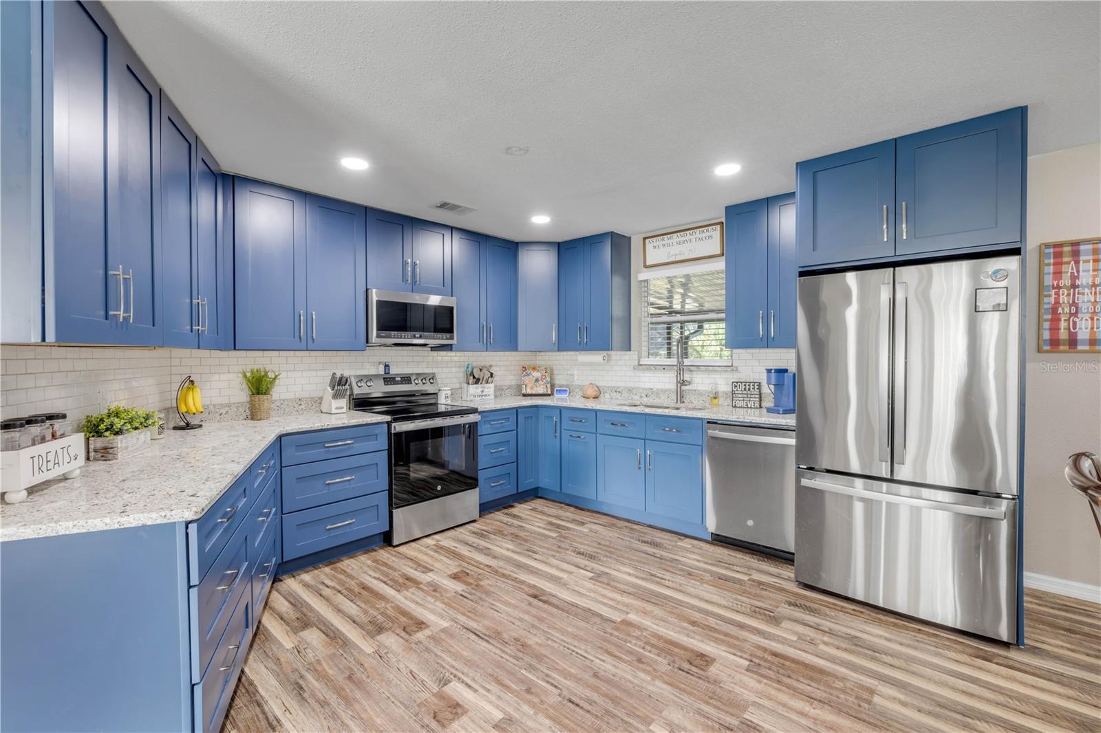 Image 20 of 50 For 2711 Pine Tree Drive