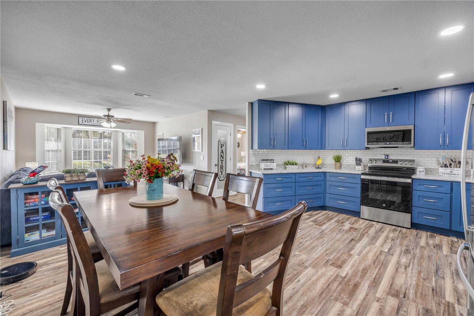 Image 23 of 50 For 2711 Pine Tree Drive