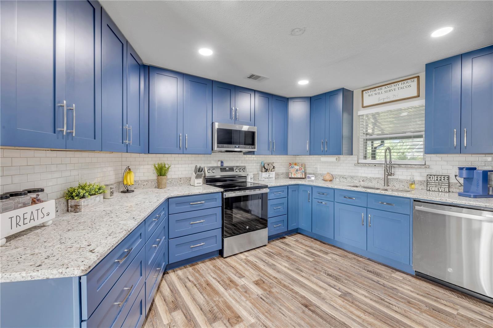 Image 24 of 50 For 2711 Pine Tree Drive