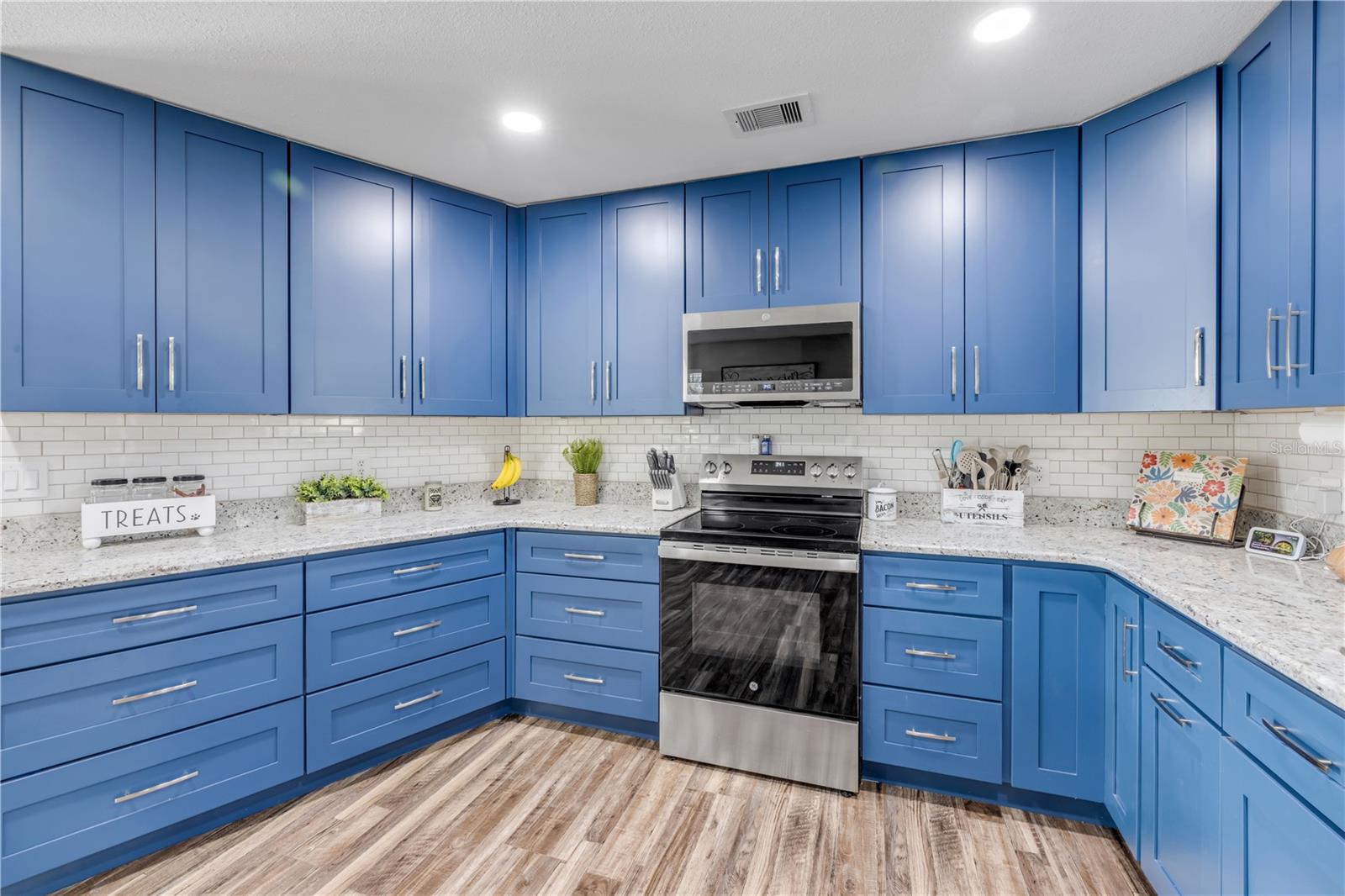 Image 26 of 50 For 2711 Pine Tree Drive