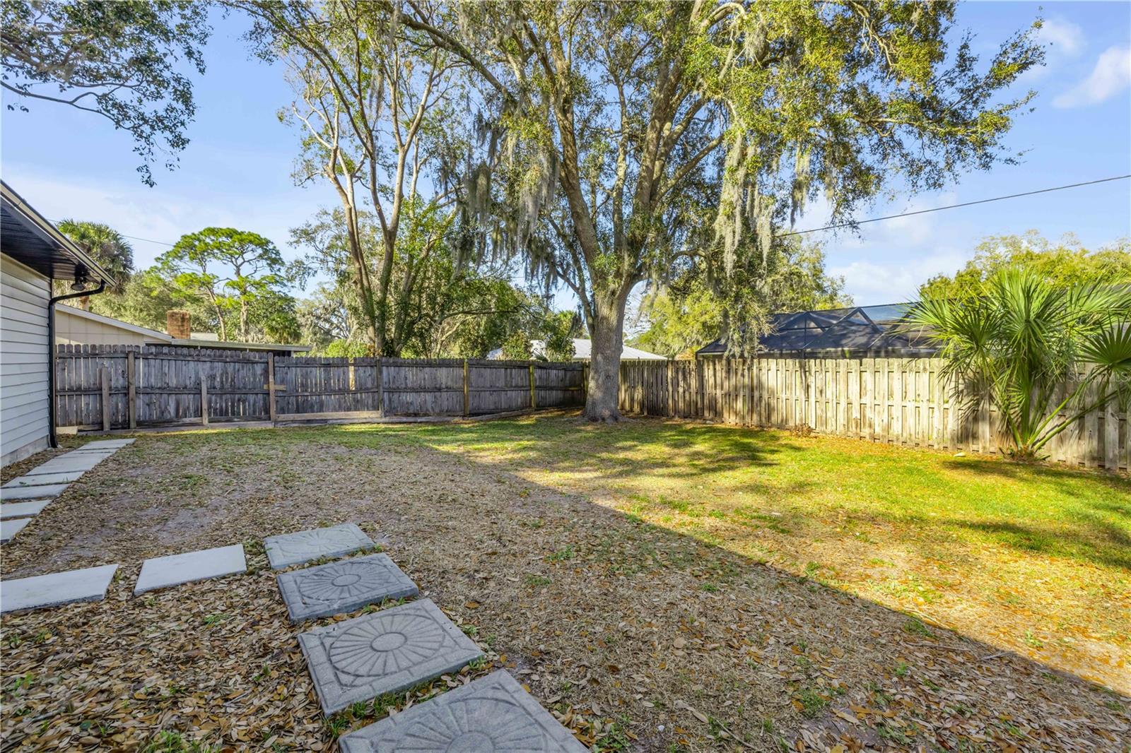 Image 36 of 50 For 2711 Pine Tree Drive