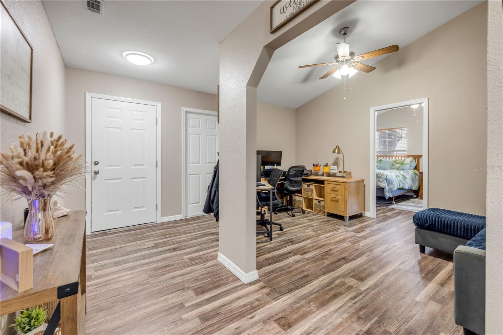 Image 4 of 50 For 2711 Pine Tree Drive